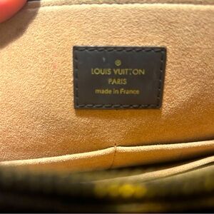 Louis Vuitton purse like new. Comes with dust bag
Lowest $1,300